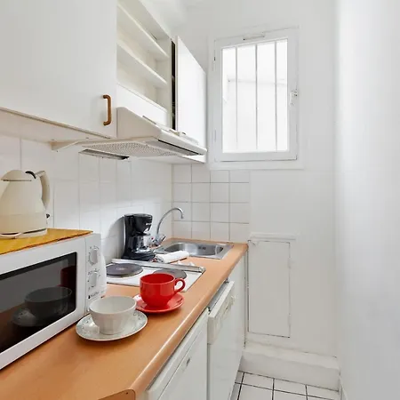Large Studio Near The Eiffel Tower By Guestready