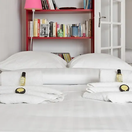 Large Studio Near The Eiffel Tower By Guestready * París